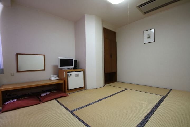 Room 8 of 42