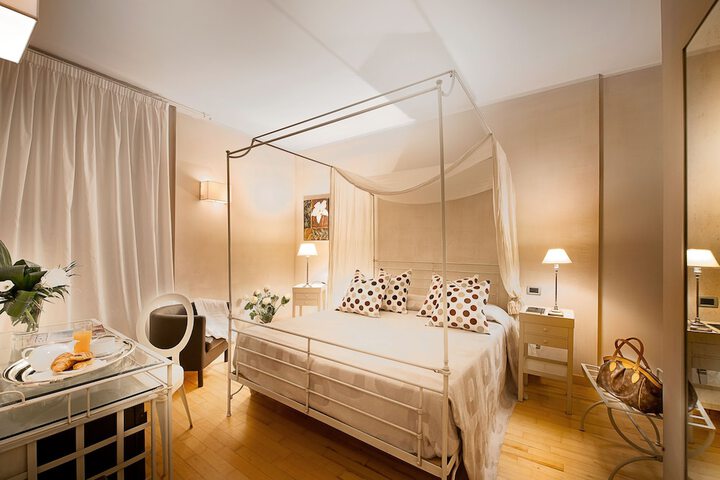 Room 10 of 62