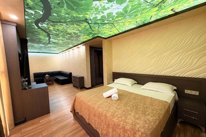 Room 4 of 34