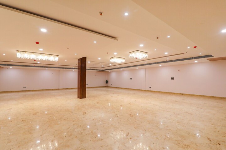 Ballroom/Hall 44 of 46