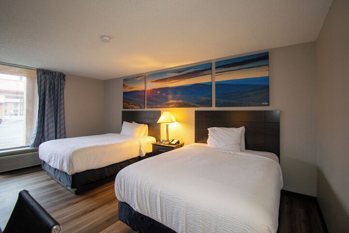 Room 7 of 12