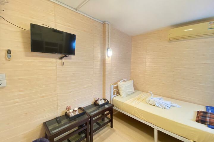Room 9 of 18