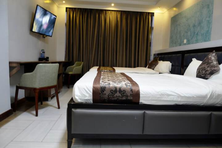 Room 8 of 30
