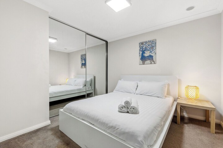 Room 6 of 38