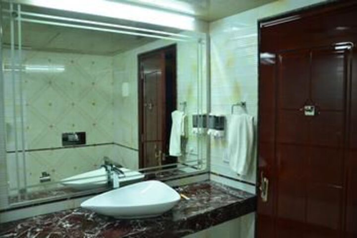 Room 5 of 17