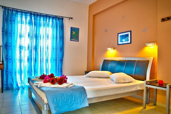 Room 3 of 38