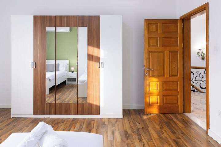Room 8 of 8