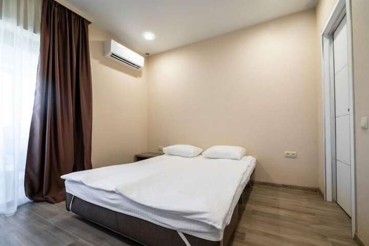 Room 27 of 109