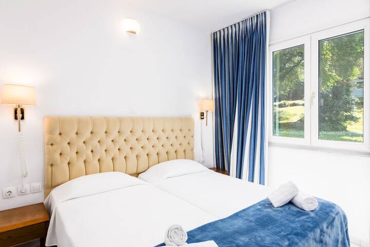 Room 4 of 34