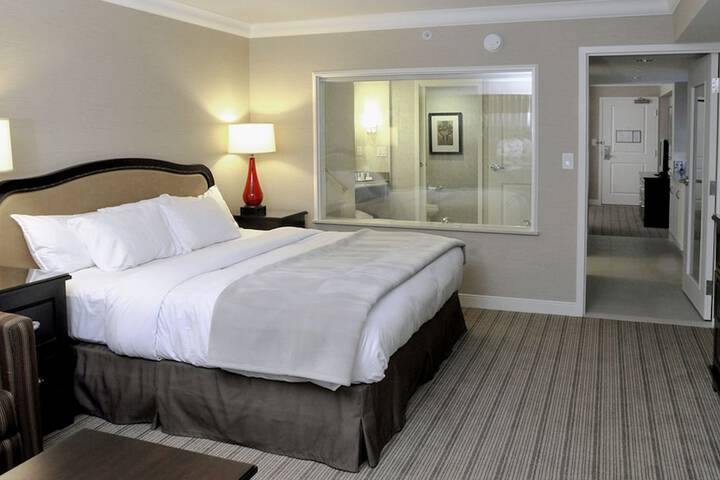 Room 9 of 80