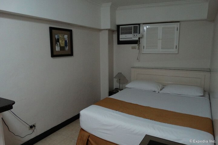 Room 9 of 28