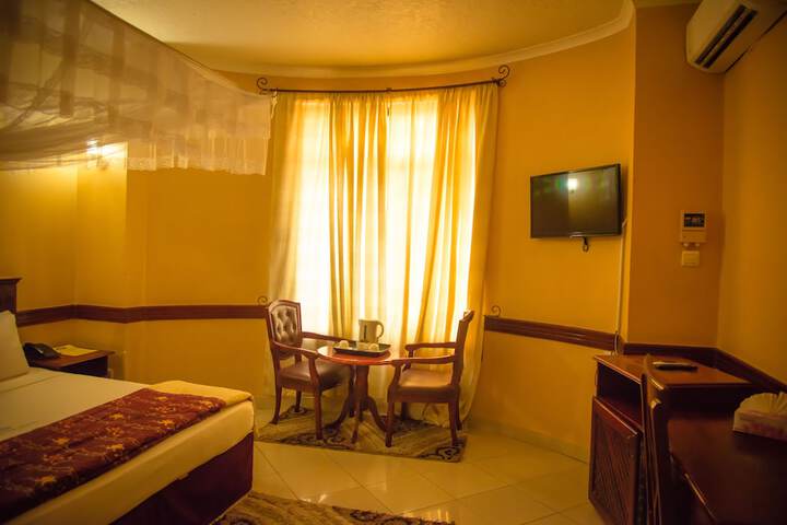 Room 4 of 17