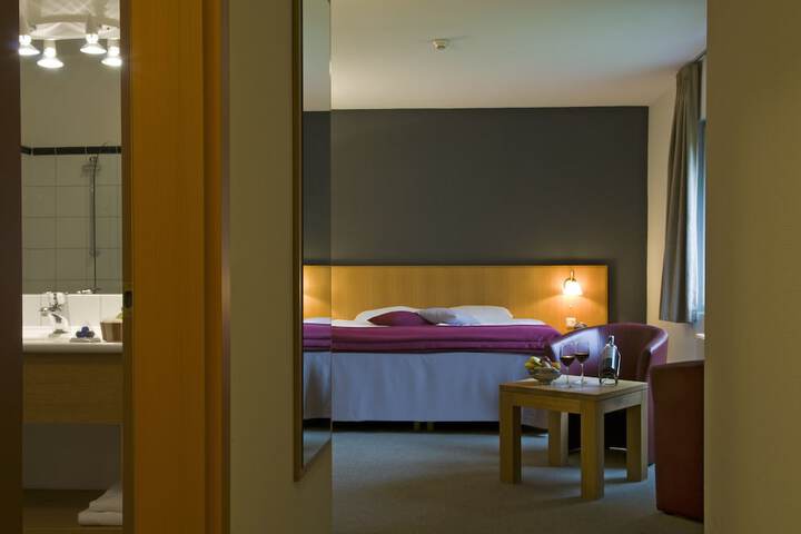 Room 4 of 47