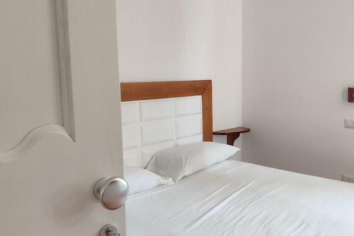 Room 8 of 34