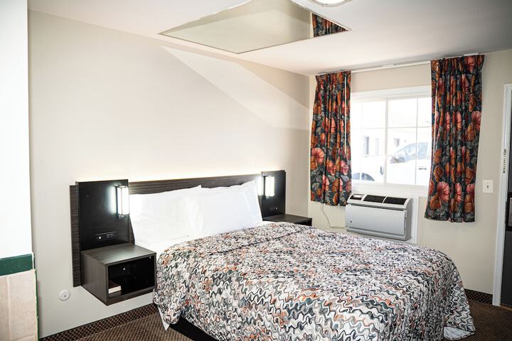 Room 15 of 36