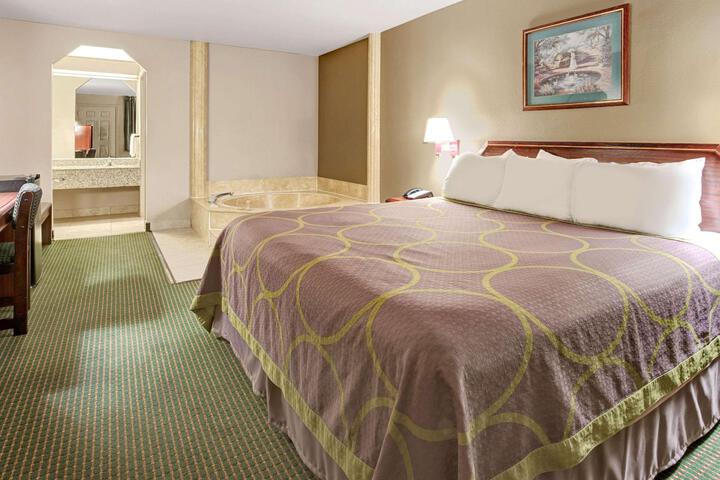 1 King Bed (4 of 14)