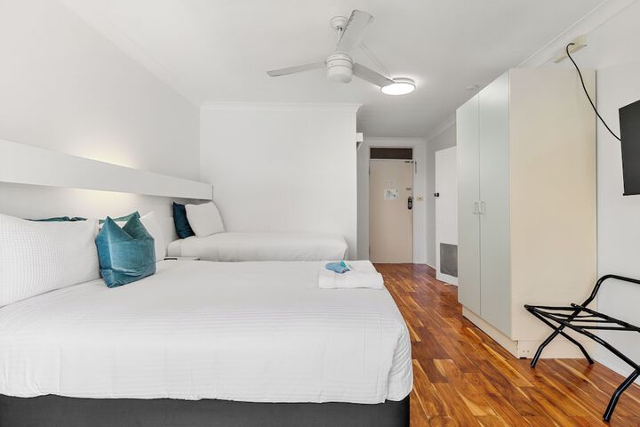 Room 32 of 140