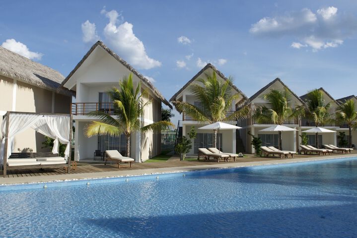 Hotel with Pool