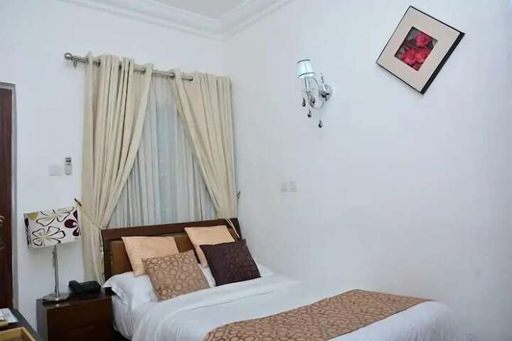 Room 6 of 26