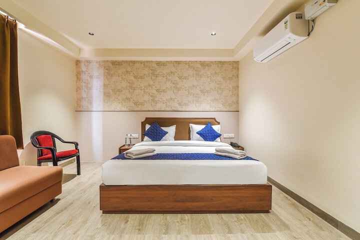 Room 8 of 18