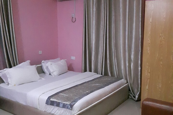 Room 13 of 20