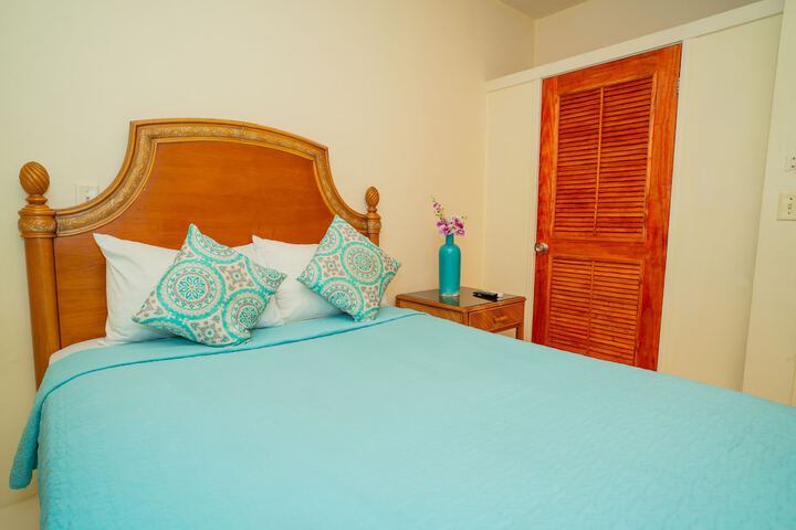 Room 35 of 147