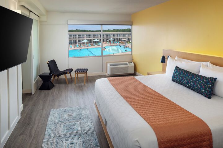 Standard King Bed Accessible (2 of 8)