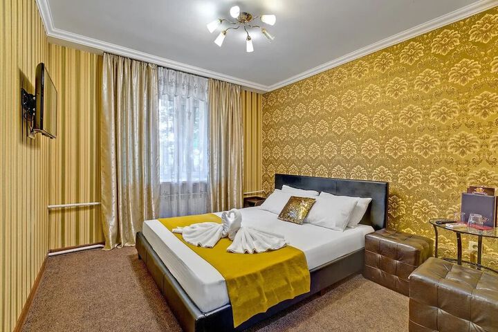 Room 4 of 13