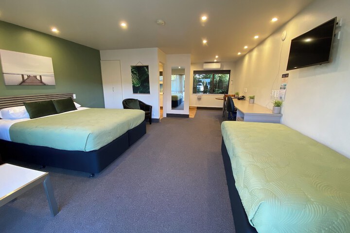 Room 27 of 69