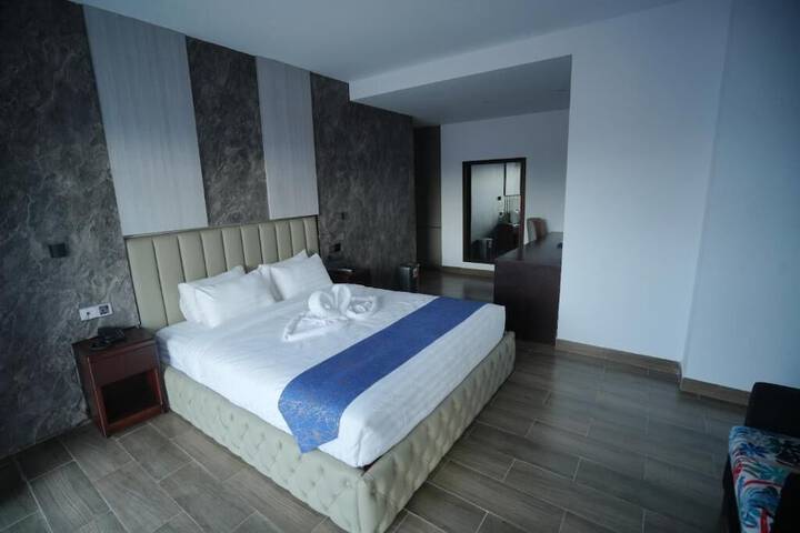Room 47 of 77