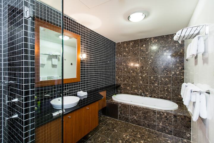 Room 15 of 37