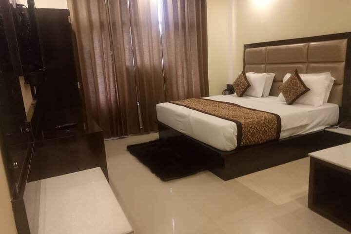 Room 10 of 61