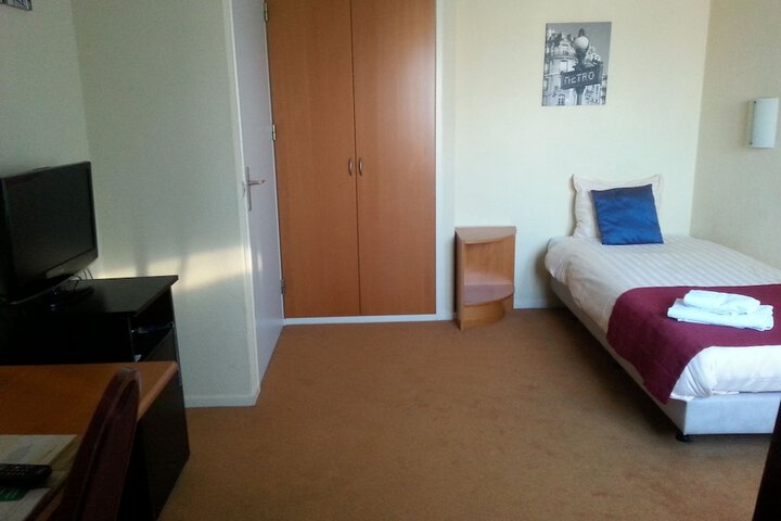 Room 11 of 38