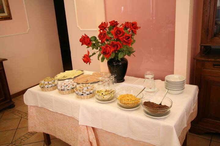Breakfast/Coffee Service 33 of 43