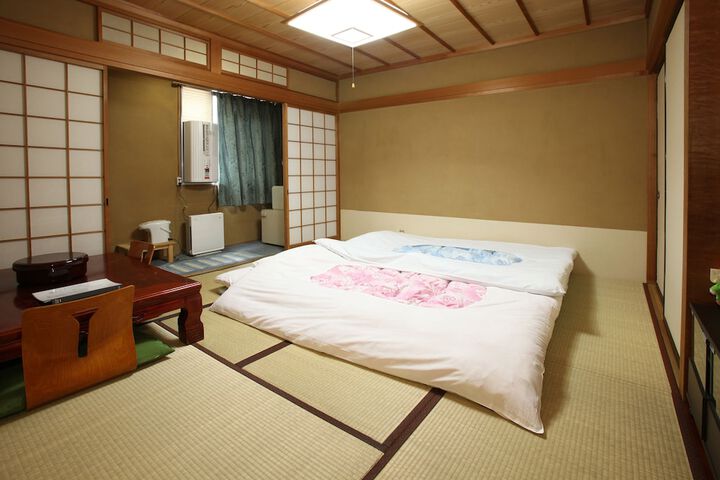 Room 3 of 8