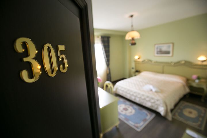 Room 6 of 52