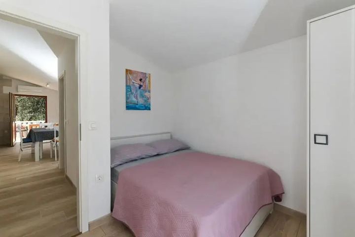 Room 5 of 19