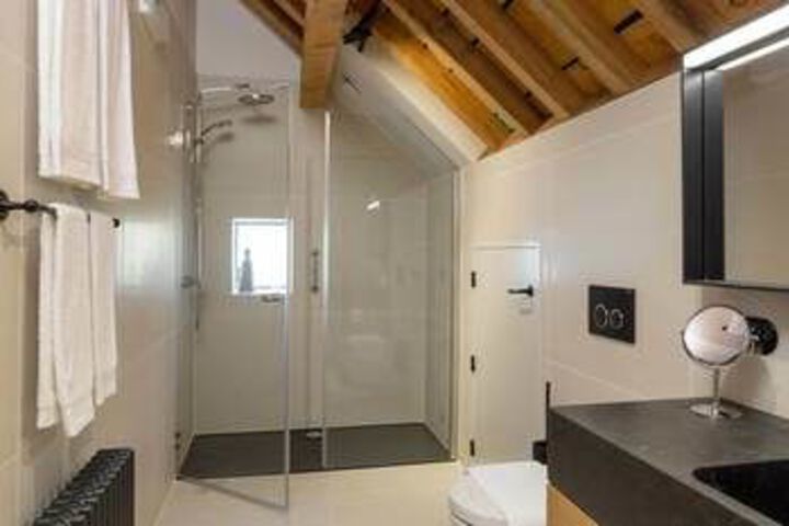 Room 6 of 39