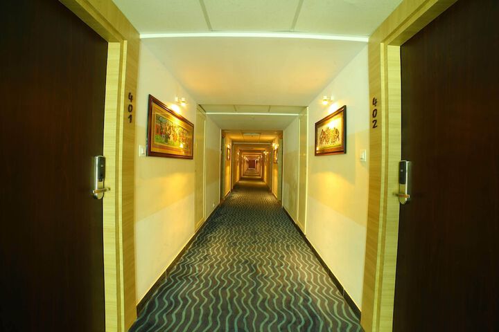 Ballroom/Hall 36 of 46