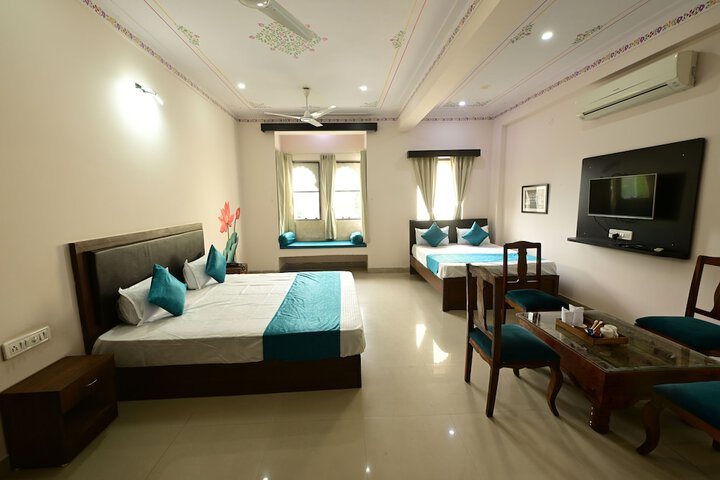 Room 13 of 19