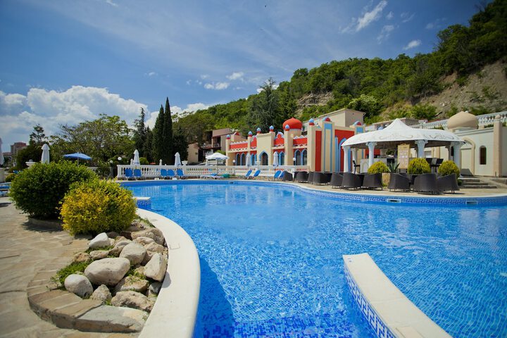 Pool 43 of 91
