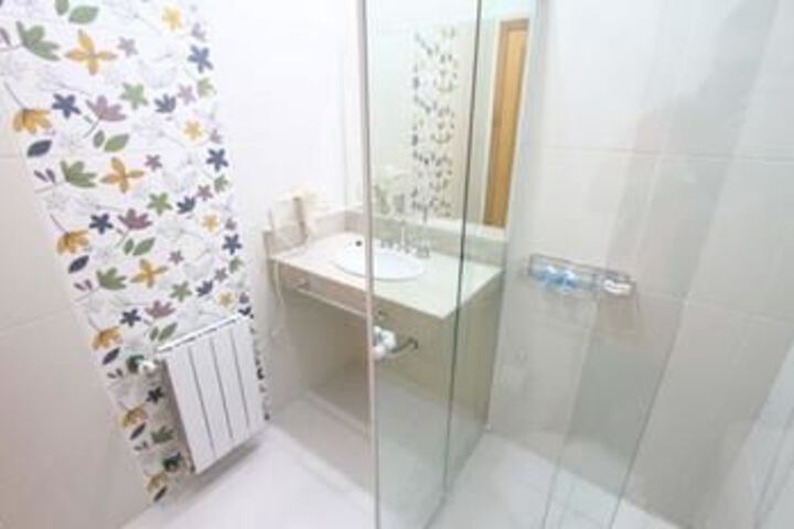 Room 3 of 27