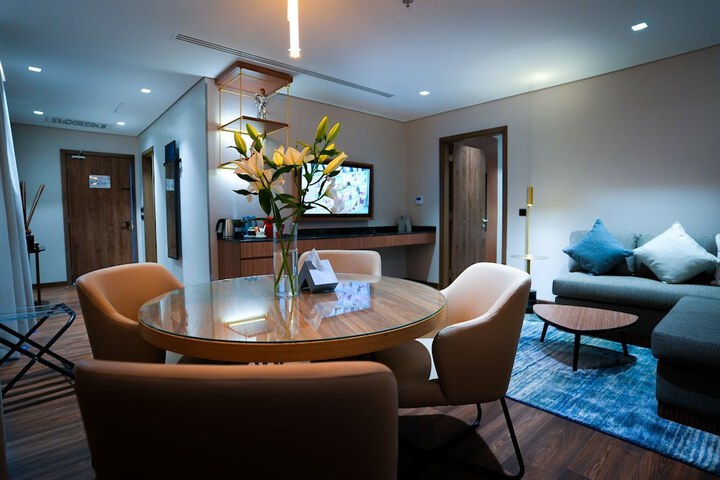 Room 13 of 30