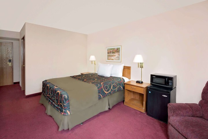 Room 10 of 18