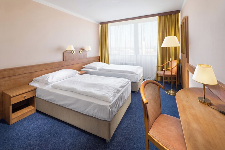 Room 9 of 39