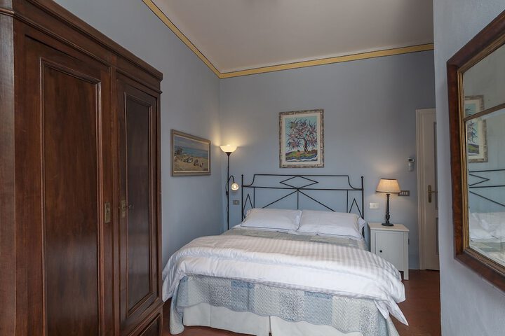Room 13 of 28