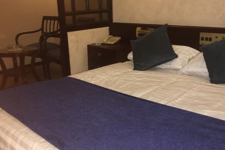 Room 10 of 27