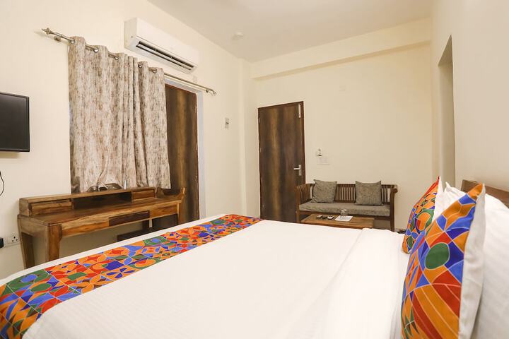 Room 12 of 25