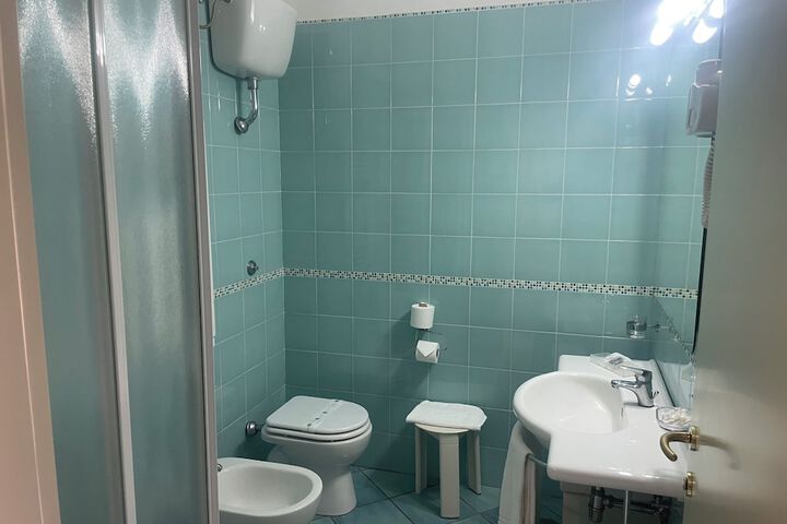 Room 100 of 137