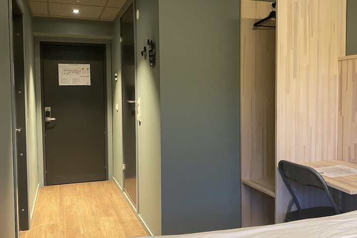 Room 25 of 69